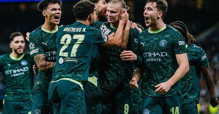 El City salió con banderas desplegadas de Madrid