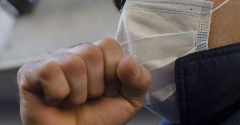 La súpergripe H3N2 ha provocado el regreso de cubre bocas