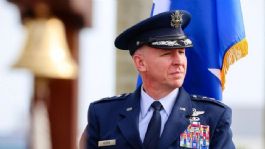 Foto que representa a Evan L. Pettus asume como comandante interino del Comando Sur de Estados Unidos