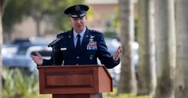 Evan L. Pettus asume como comandante interino del Comando Sur