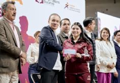 Foto ilustrativa de nota Sonora: Alfonso Durazo reconoce a atletas sonorenses con 540 becas; inversión es superior a los 16 mdp