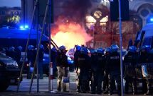 Policías heridos e incendios; partido del Inter y el Génova de la Serie A causa disturbios en Italia