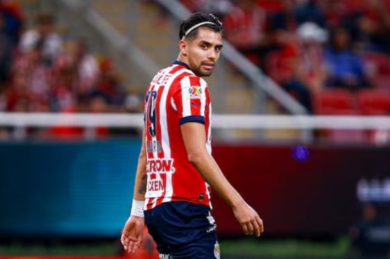 Chivas se sigue reforzando para el Clausura 2026; Guadalajara renueva a joven delantero por tres años