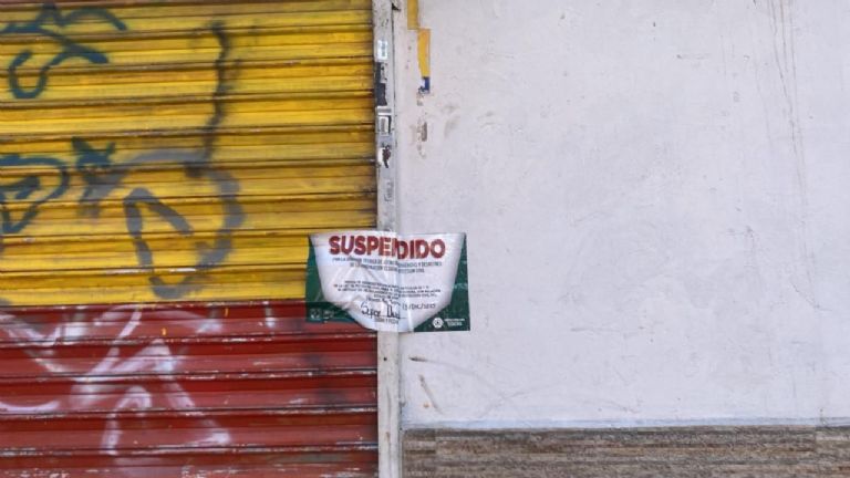 Protección Civil colocó los sellos de clausura en la puerta de acceso