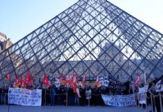 Foto ilustrativa de nota Estalla HUELGA indefinida en el Museo del Louvre de París: TODO lo que debes saber