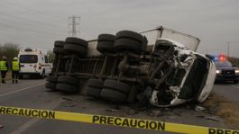 Foto que representa a FATAL accidente: Volcadura de camión en Nuevo León deja ocho muertos y varios heridos