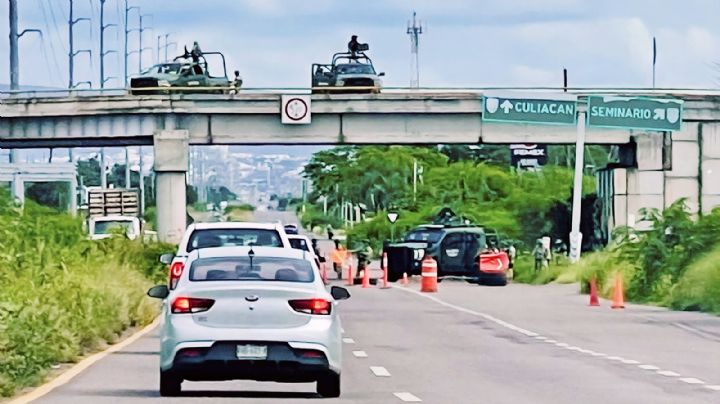 Arrollan a dos policías estatales en carretera de Sinaloa; los responsables fueron detenidos