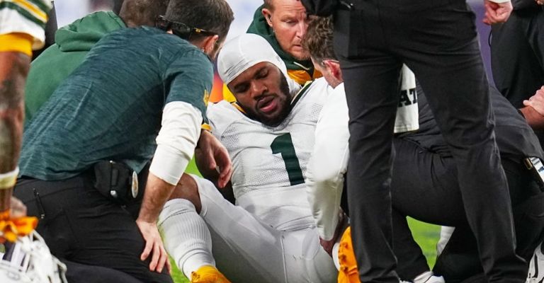 Parsons es atendido por los médicos del club