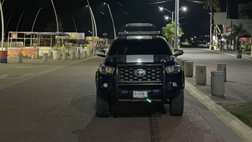 Ejecutan a un hombre y lo abandonan sobre el pavimento frente a hospital en Navolato