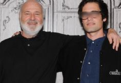 Foto ilustrativa de nota Autoridades CONFIRMAN en Hollywood: Nick Reiner ASESINÓ a sus PADRES Rob Reiner y Michele Singer