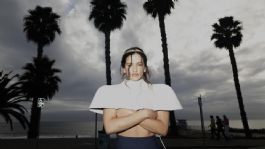 Foto que representa a Rosalía estrena videoclip de 'La Perla' y deslumbra con esgrima, patinaje y simbolismo