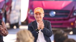 Foto que representa a Alfonso Durazo entrega 49 unidades de transporte público en Hermosillo; invierten más de 200 mdp