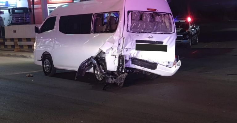 Un fuerte choque que tuvo lugar la madrugada de este martes en Ciudad Obregón dejó como saldo 10 personas lesionadas