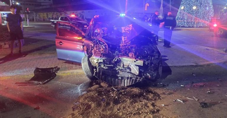 Un fuerte choque que tuvo lugar la madrugada de este martes en Ciudad Obregón dejó como saldo 10 personas lesionadas
