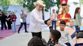 Foto que representa a Durazo visita Internado Coronel J. Cruz Gálvez y Hogar temporal Jineseki; refrenda apoyo a la niñez vulnerable