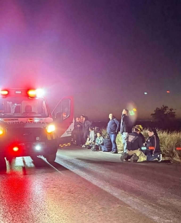 Choque entre camión de personal de maquiladora y auto deja 20 LESIONADOS en el Valle del Yaqui