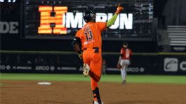 Foto que representa a Lott truena con el madero y los Naranjeros pegan primero ante los Venados