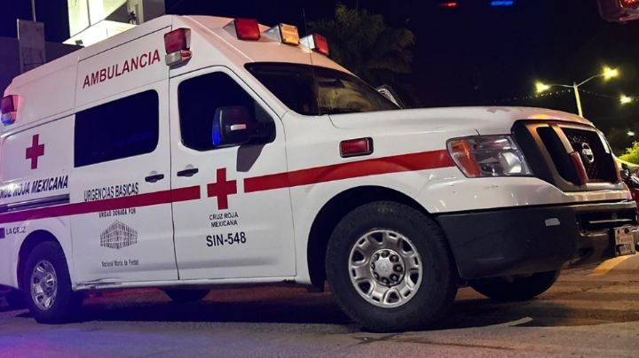 Sinaloa: Vehículo cae a canal en Angostura y conductor de 47 años sobrevive con lesiones