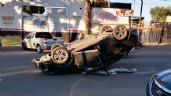 Foto ilustrativa de la nota titulada: Vuelca mujer tras chocar contra dos autos estacionados en Ciudad Obregón; fue hospitalizada