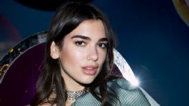 Foto que representa a "Perjudican a las víctimas": Dua Lipa cuestiona cómo los medios cubren el caso Jeffrey Epstein