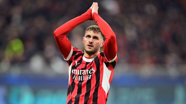 Representante de Santiago Giménez confirma las ofertas de la Premier League: "No me sorprende"