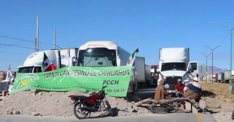  Bloqueos en tramos carreteros de Chihuahua
