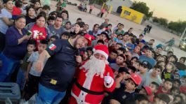 Foto que representa a Anira Ruiz lleva la magia de la Navidad a los niños más necesitados en Navojoa