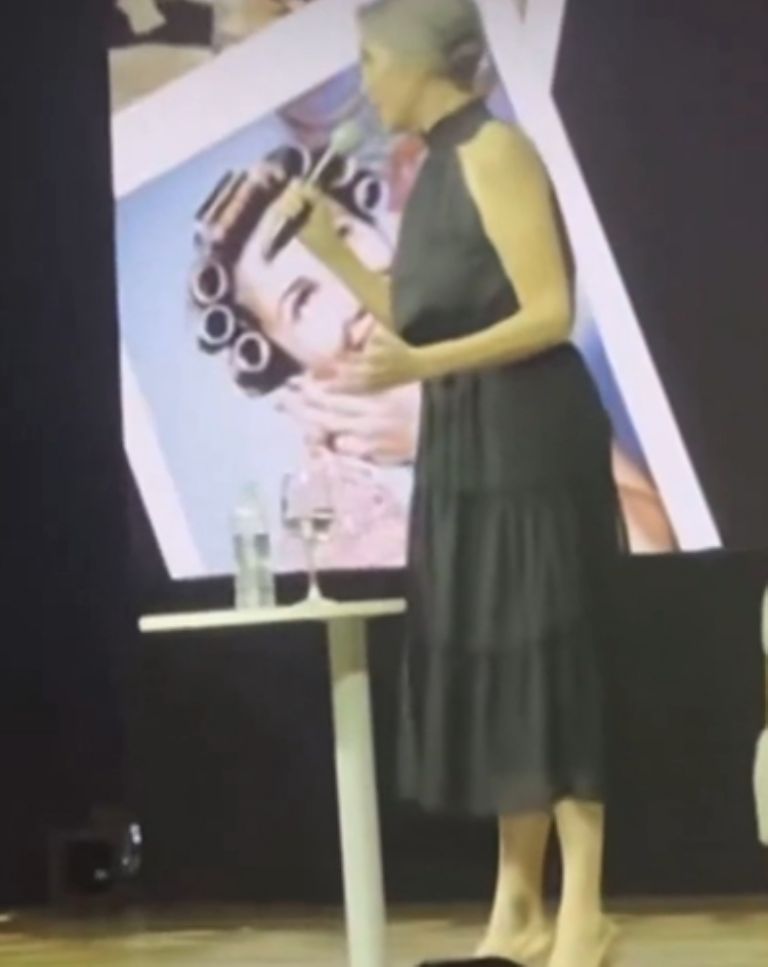 Aseguran que cantó bastante mal 