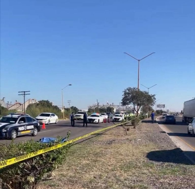 Hombre muere atropellado en la salida sur de Ciudad Obregón, Sonora.