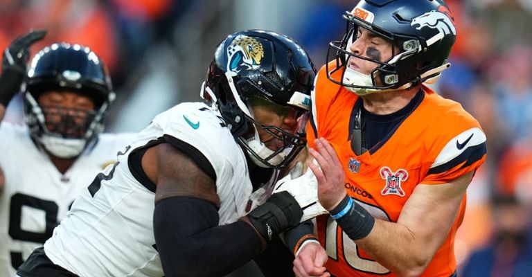 Nix fue maltratado por la defensiva de Jacksonville