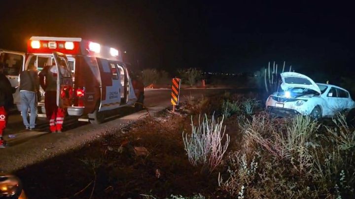 Accidente en carretera de Sonora: Conductora termina fuera del camino tras no ver la desviación