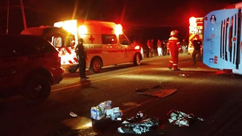 Autoridades municipales atienden 'camionazo' en carretera Navojoa-Huatabampo