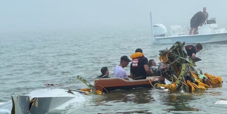 La Semar confirmó dos sobrevivientes tras el desplome de la aeronave en Texas. Foto: Twitter