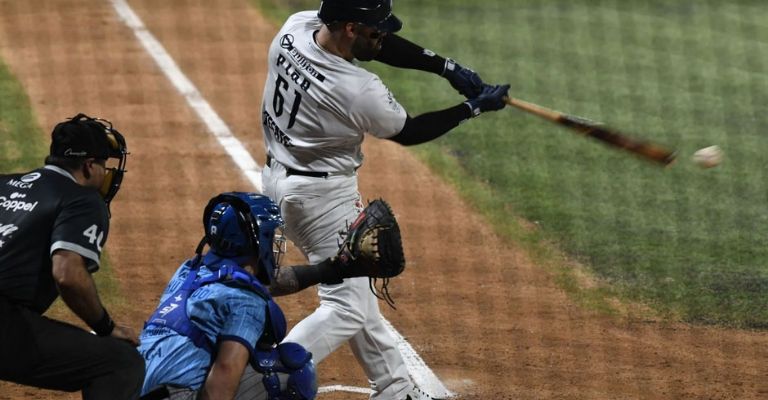 Piña también contribuyó al marcador