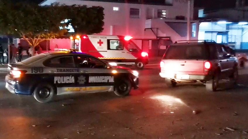 Choque triple en Ciudad Obregón: Vehículo se pasa el semáforo en rojo y provoca accidente