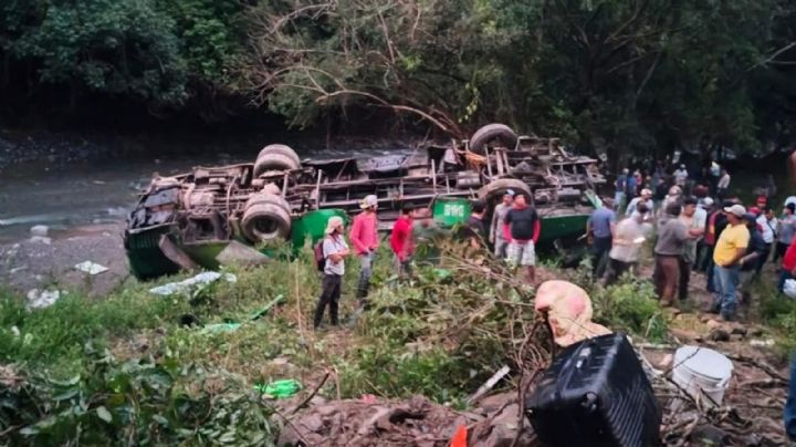 Tragedia en Veracruz: Ocho fallecidosy 19 lesionados deja fuerte accidente de autobús