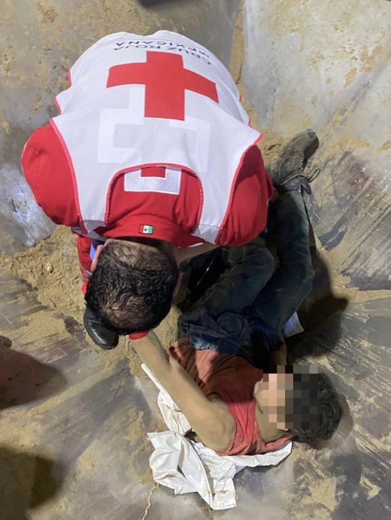 La víctima fue atendida por paramédicos tras su rescate