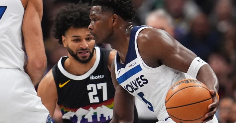 Edwards también tuvo destacada actuación