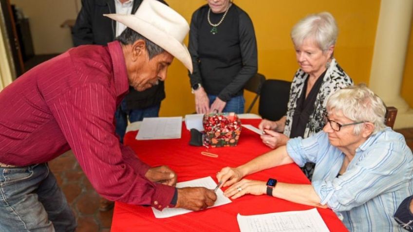 Trabajadores de Servicios Públicos reciben apoyo económico en el Pueblo Mágico de Álamos