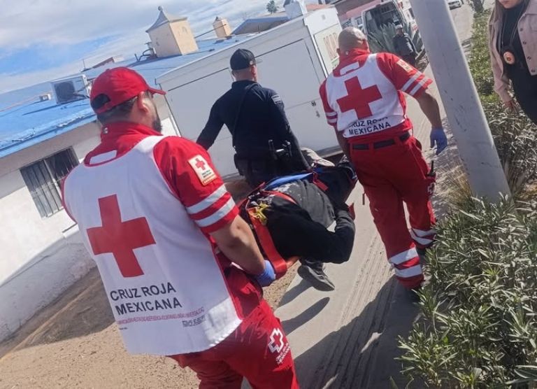 Hombre cae desde el periférico Luis Donaldo Colosio en Nogales, Sonora.