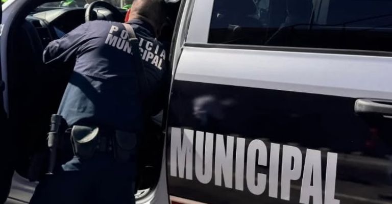 Rompen ventanas y amenazan a vecino de la colonia Fuente de Piedra en Nogales, Sonora.