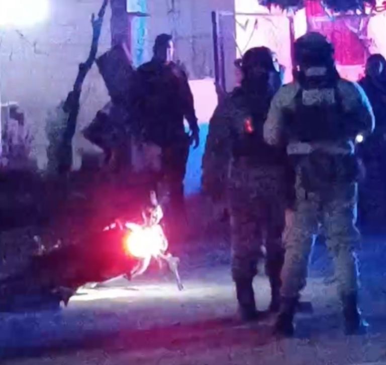 La motocicleta en la que viajaban las dos víctimas