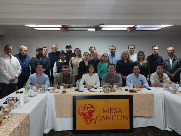 Mesa Cancún con Paulina Ocaña