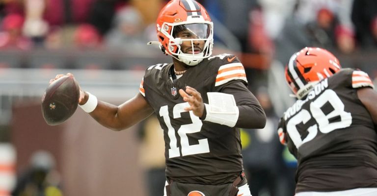 Shedeur ya se estrenó esta campaña con el equipo