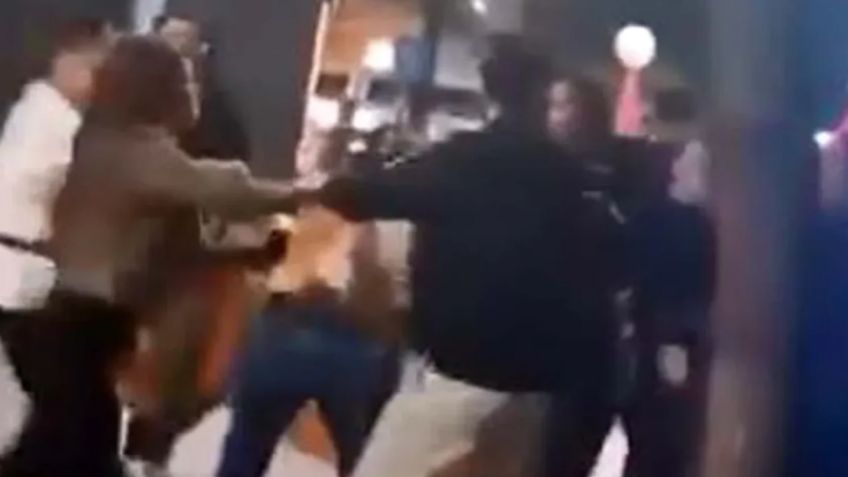 En plena peregrinación, dos mujeres protagonizan riña en Torreón; todo quedó grabado