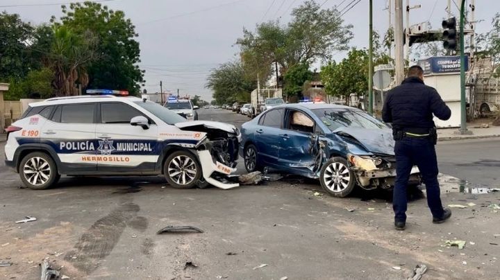 Patrulla de la Policía Municipal se vio involucrada en aparatoso choque múltiple en Hermosillo