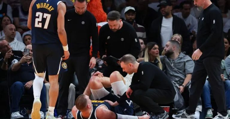 El serbio fue atendido en la cancha