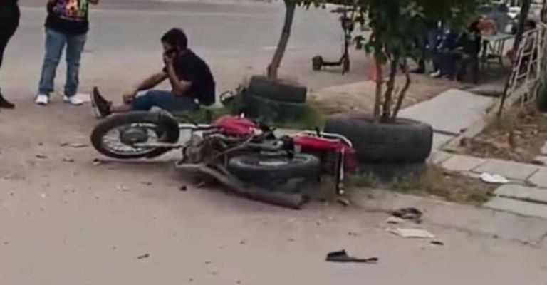 Motociclista resulta con lesiones leves en la colonia Nueva Palmira.