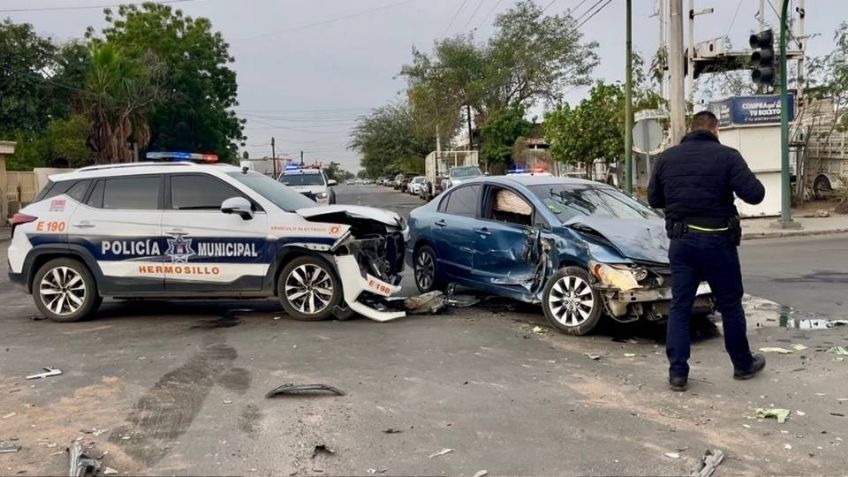 Patrulla de la Policía Municipal se vio involucrada en aparatoso choque múltiple en Hermosillo