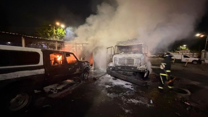 Código Rojo: Incendio en Iztapalapa consume vehículos y bodega cerca de Río Churubusco